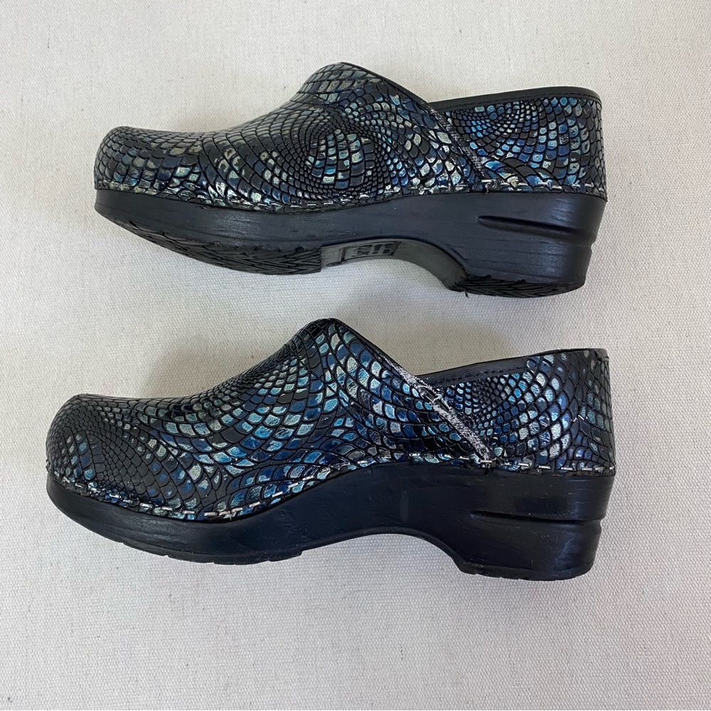 Sanita Original Prof. Pheobe Embossed Leather Nursing Clogs - Picture 5 of 9